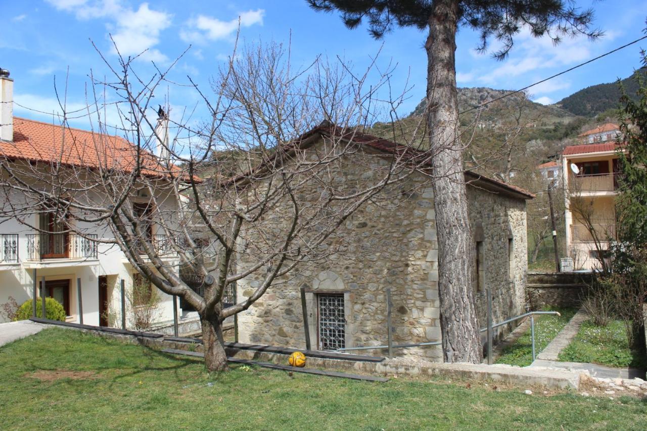Family'S Houses Kalavryta Esterno foto