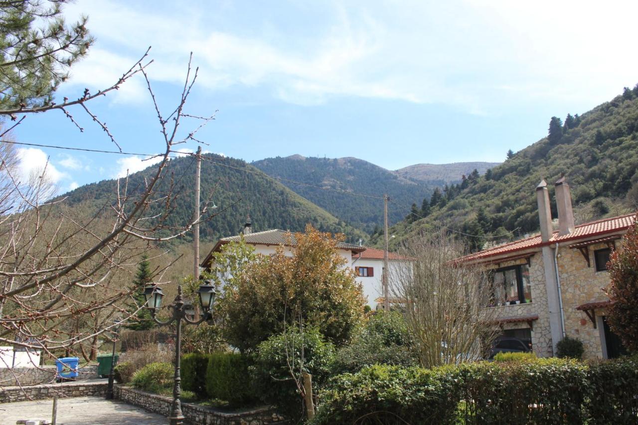 Family'S Houses Kalavryta Esterno foto