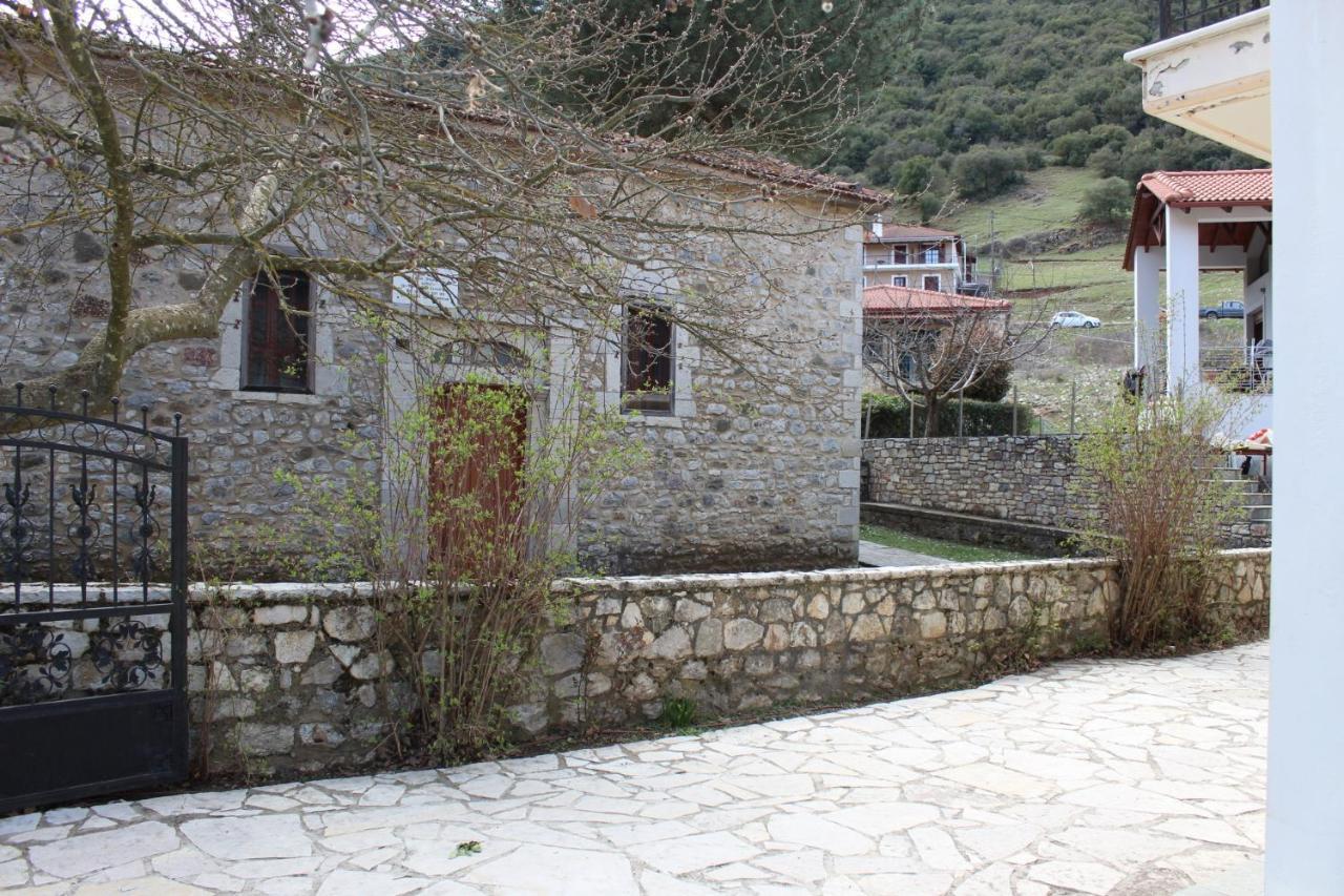 Family'S Houses Kalavryta Esterno foto